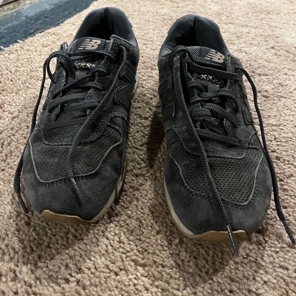New Balance Women's dark Gray Sneakers